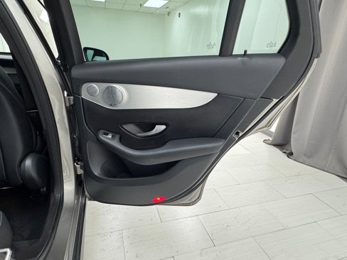 Used 2019 Mercedes-Benz GLC 300 4MATIC image 15