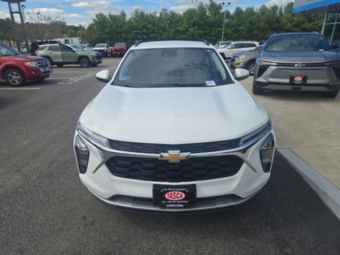 Used 2024 Chevrolet Trax LT image 2