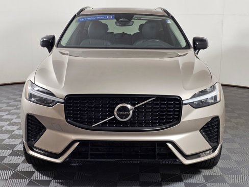 Used 2025 Volvo XC60 B5 Plus image 2