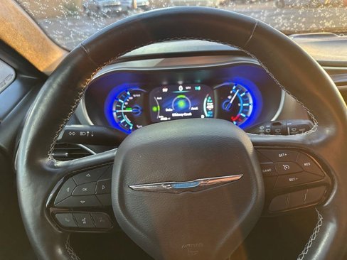 Used 2020 Chrysler Pacifica Touring-L w/ S Appearance Package image 14