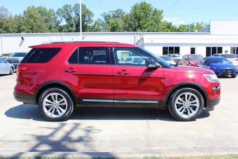 Used 2018 Ford Explorer XLT w/ Equipment Group 202A image 5