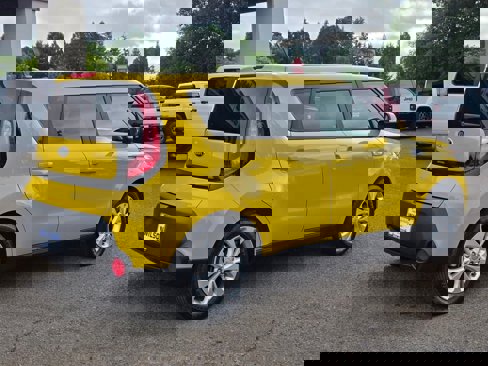 Used 2015 Kia Soul + image 27