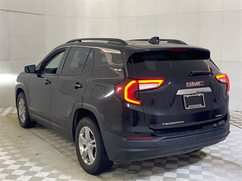 Used 2023 GMC Terrain SLE w/ Driver Convenience Package image 19