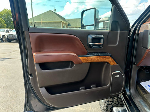 Used 2016 Chevrolet Silverado 2500 High Country w/ Duramax Plus Package image 10