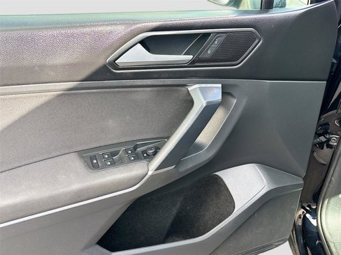 Used 2018 Volkswagen Tiguan S image 19