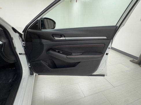 Used 2023 Nissan Altima 2.5 SR image 13