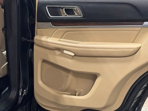 Used 2017 Ford Explorer Limited image 31