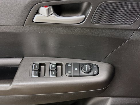 Used 2022 Kia Sportage LX image 15