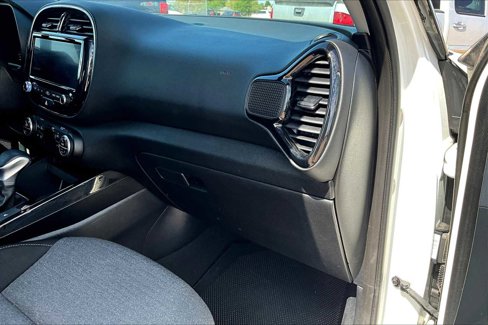 Used 2022 Kia Soul EX image 17