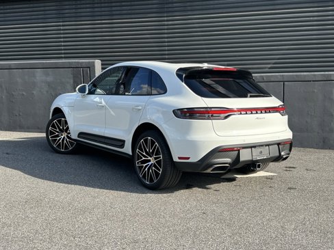 Certified 2025 Porsche Macan image 3