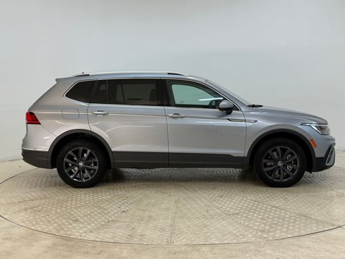 Used 2024 Volkswagen Tiguan SE image 8