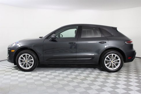Used 2025 Porsche Macan image 2