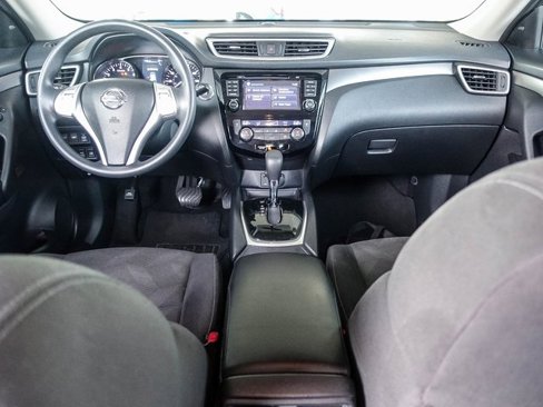 Used 2016 Nissan Rogue SV w/ SV Premium Package image 4
