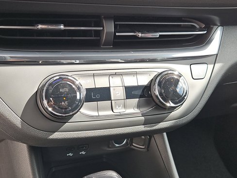 New 2025 Buick Envista Preferred image 25