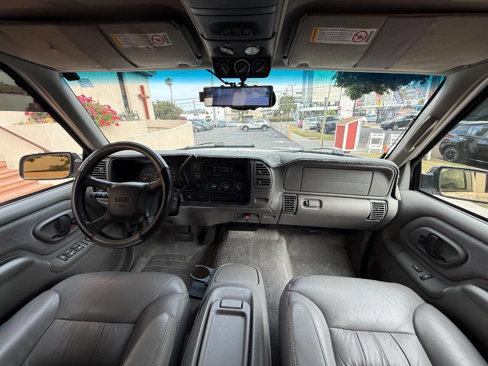 Used 1999 GMC Suburban 2WD w/ Marketing Opt Pkg 3 image 10