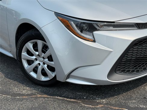 Used 2022 Toyota Corolla LE image 3