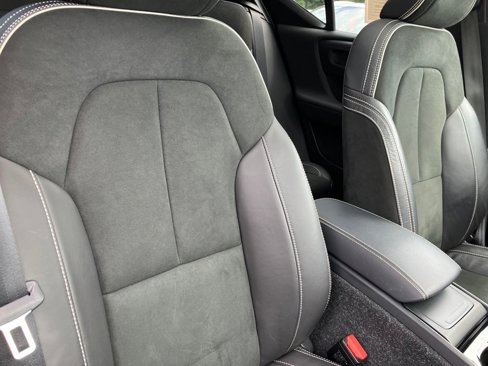 Used 2021 Volvo XC40 T5 R-Design w/ Advanced Package image 36