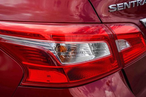 Used 2019 Nissan Sentra SV w/ Exterior Package image 7