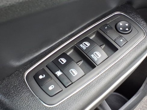 Used 2021 Chrysler 300 Touring L image 10