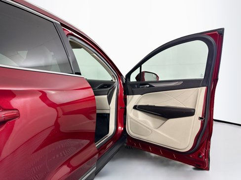 Used 2017 Lincoln MKC Premiere image 30