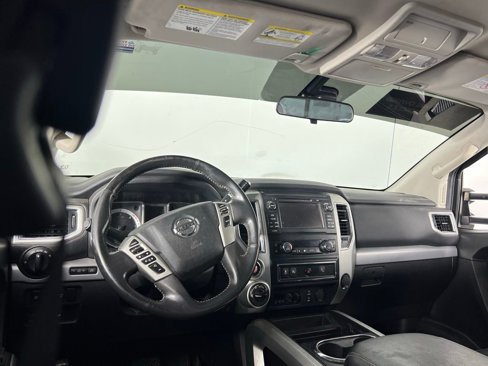 Used 2017 Nissan Titan PRO-4X image 19