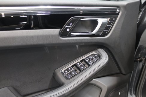 Certified 2024 Porsche Macan image 22