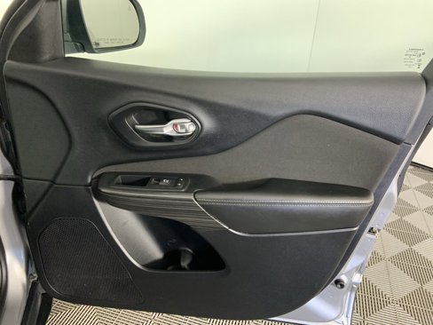 Used 2017 Jeep Cherokee Latitude w/ Safety/Convenience Group image 21