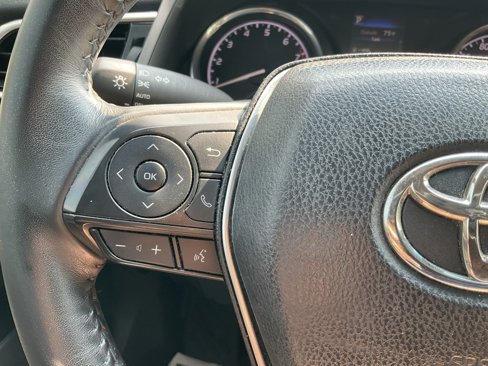 Used 2018 Toyota Camry SE image 4
