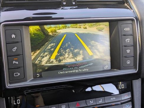 Used 2017 Jaguar F-PACE Prestige image 15