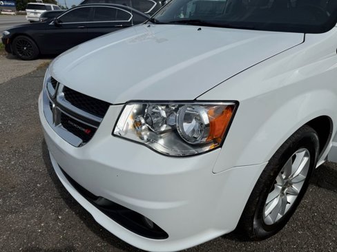 Used 2018 Dodge Grand Caravan SXT image 26