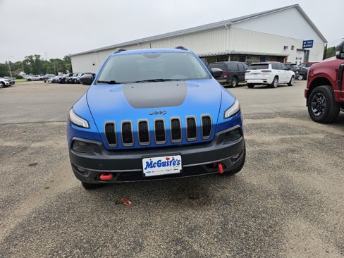 Used 2018 Jeep Cherokee Trailhawk w/ Cold Weather Group image 3