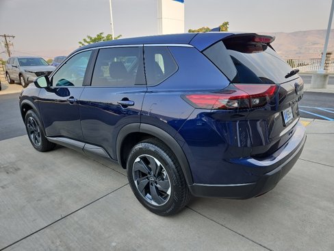 Used 2024 Nissan Rogue SV image 7