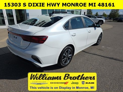 Used 2023 Kia Forte LXS image 5