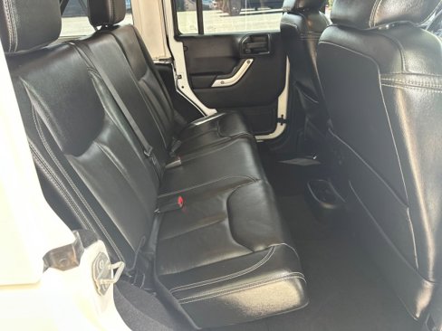 Used 2016 Jeep Wrangler Unlimited Sahara w/ Connectivity Group image 21