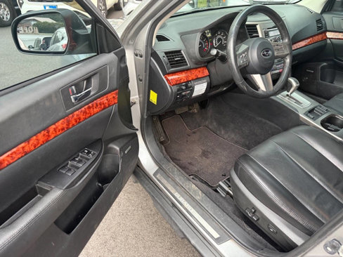 Used 2010 Subaru Outback 2.5i Limited image 16