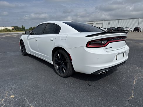 Used 2018 Dodge Charger SXT w/ Blacktop Package image 3