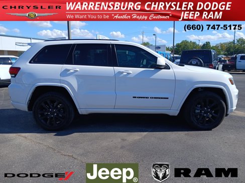 Used 2022 Jeep Grand Cherokee Laredo X image 2