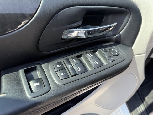 Used 2020 Dodge Grand Caravan SE w/ UConnect Hands-Free Group image 16