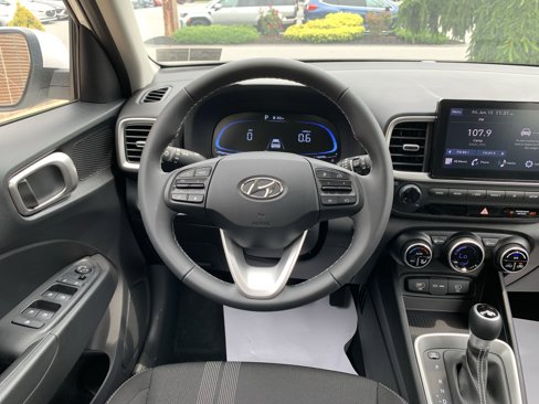New 2025 Hyundai Venue SEL image 17
