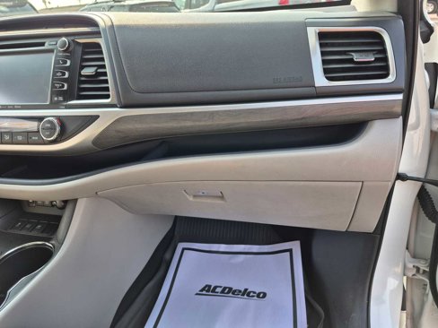 Used 2017 Toyota Highlander Limited Platinum image 30