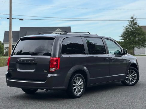 Used 2019 Dodge Grand Caravan SXT image 7