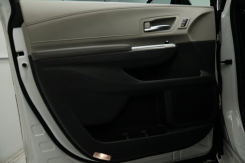 Used 2024 Toyota Sienna Limited image 46