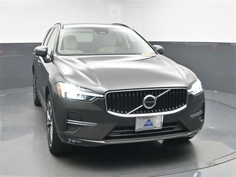 Used 2022 Volvo XC60 B5 Momentum w/ Climate Package image 2