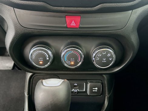 Used 2016 Jeep Renegade Latitude image 15