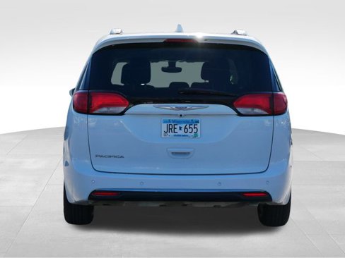 Used 2020 Chrysler Pacifica Touring-L image 6