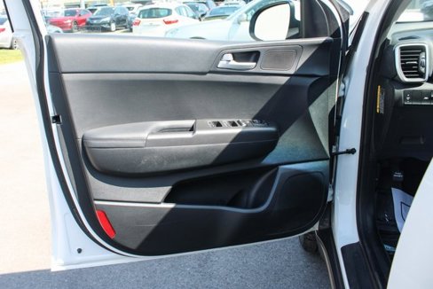 Used 2020 Kia Sportage LX image 10