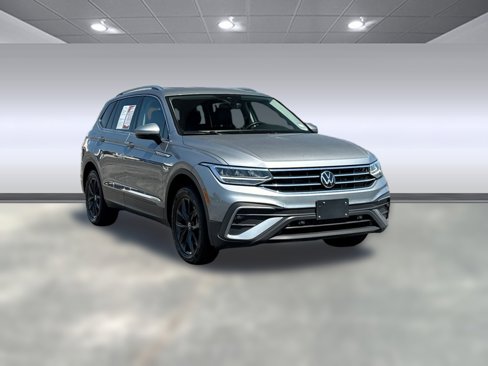 Used 2024 Volkswagen Tiguan SE image 6