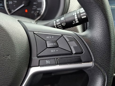 Used 2019 Nissan Kicks S image 18