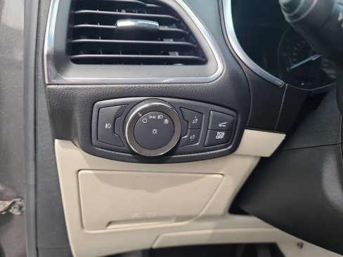 Used 2020 Ford Edge Titanium image 24