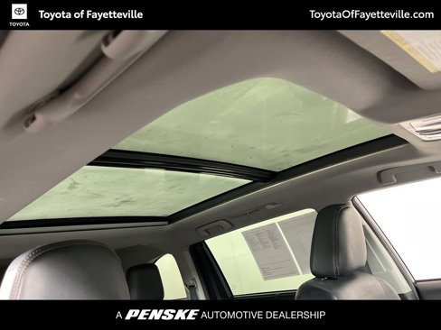 Used 2017 Toyota Highlander Limited image 7